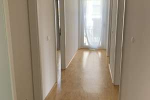 Attraktive, helle 4-Zimmer-Wohnung in Stuttgart-Vaihingen – Die vollständige Adresse der Immobilie erhältst du vom Anbieter., 70569 Dachswald, Stuttgart – Vorschaubild 2