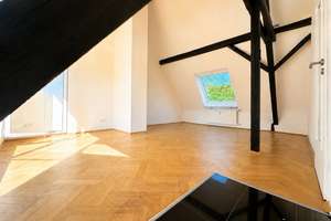 Historischer Charme trifft Loft-Flair: 3-Zimmer-Dachgeschoss mit hohen Decken, Balkon & Sichtbalken – 50937 Sülz, Köln – Vorschaubild 2