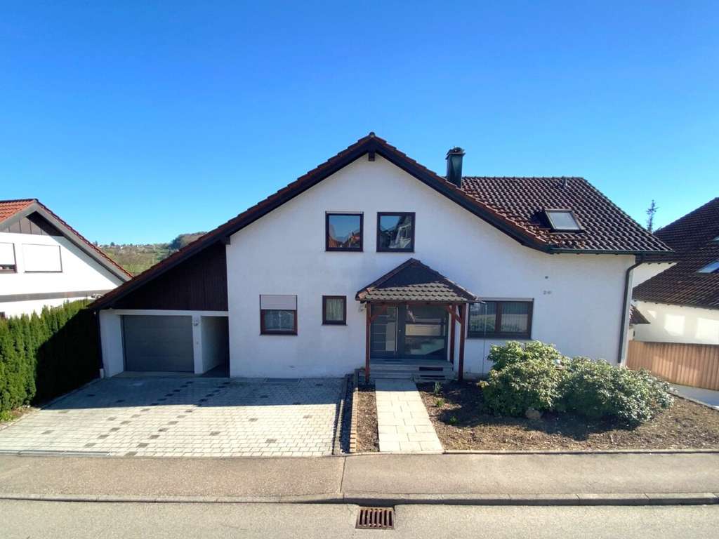 Immobilie in Berglen - Imposantes 2-Fam.-Haus mit Einliegerwohnung, 2 Garagen, Garten und überwältigender Aussicht - Bild 0