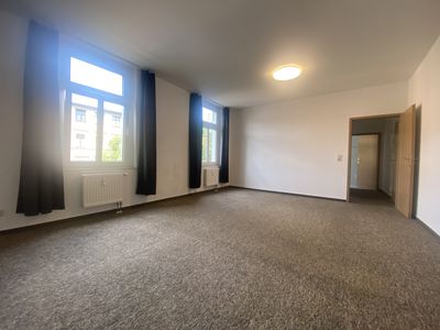 Schöne, geräumige 1,5-Zimmer-Wohnung mit Einbauküche