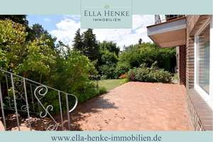 Freistehendes, großes Einfamilienhaus mit schönem Garten, Solaranlage + Garage.
