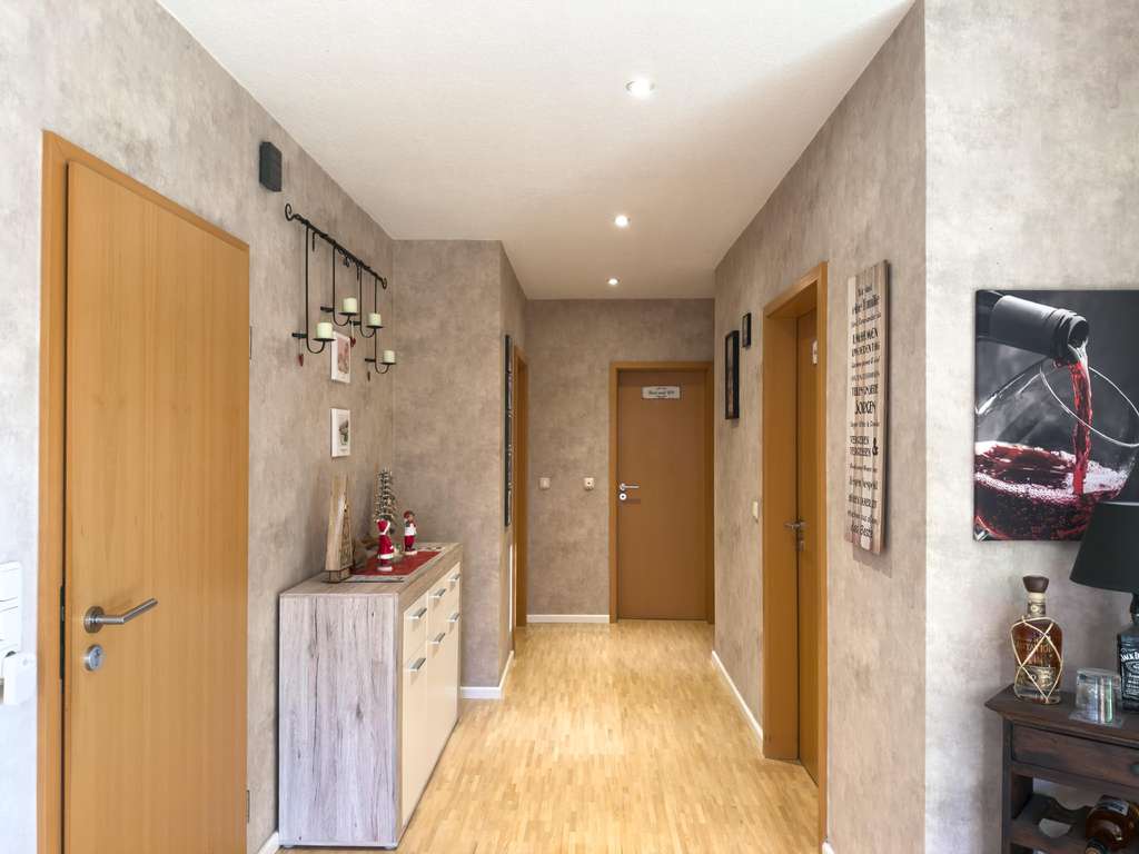 Immobilie in Reher - Familienfreundliches Zweifamilienhaus mit Pool und Photovoltaik - Bild 3