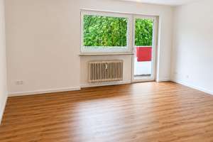 Frisch renovierte 1-Zimmer-Wohnung mit großem Südbalkon, EBK, Stellplatz u. Aufzug – Friedrich-Ebert-Straße 45, 93051 Großprüfening-Dechbetten-Königswiesen, Regensburg – Vorschaubild 4