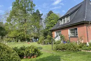 Charmantes Einfamilienhaus in Varel/Langendamm mit 180 m², großem Grundstück und Potenzial – Torhegenhausstraße 51, 26316 Friesland (Kreis) – Vorschaubild 2