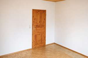 Attraktive 3-Zimmer-Wohnung mit Balkon, Aufzug, Stellplatz  – Plauener Straße 25, 30179 Vahrenheide, Hannover – Vorschaubild 4
