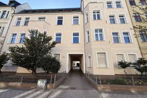 Erstbezug nach Renovierung! 4 Zimmer Wohnung mit moderner EBK im beliebten Stadtfeld-Ost