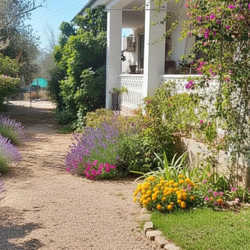 Selbstversorgendes Haus in Llombai – Natur, Komfort und Zukunft
