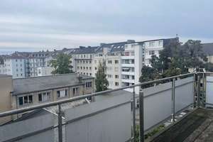 Großzügige 4 Zimmer-Wohnung mit Süd-West Balkon! Aufzug!