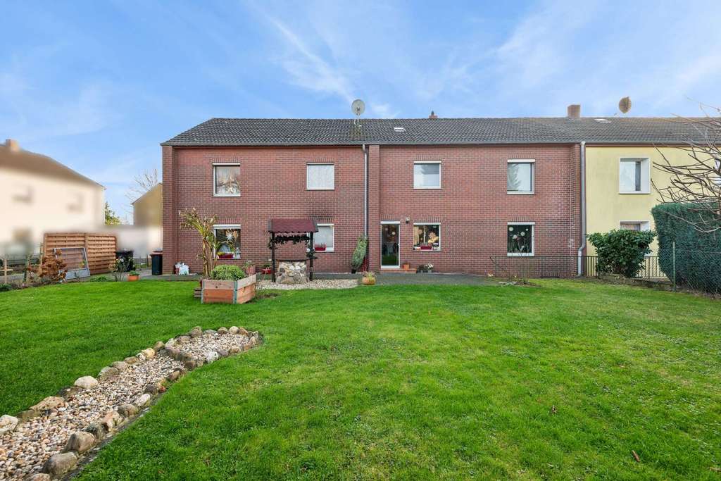 Immobilie in Neukirchen-Vluyn - Attraktives Mehrfamilienhaus mit Entwicklungspotenzial - Bild 1