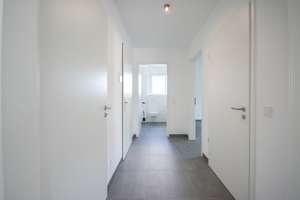 Erstbezug! Exklusive 3-Zimmer-Wohnung mit Dachterrasse und TG-Stellplatz in Rheinnähe von Köln-Sürth – Die vollständige Adresse der Immobilie erhältst du vom Anbieter., 50999 Sürth, Köln – Vorschaubild 9