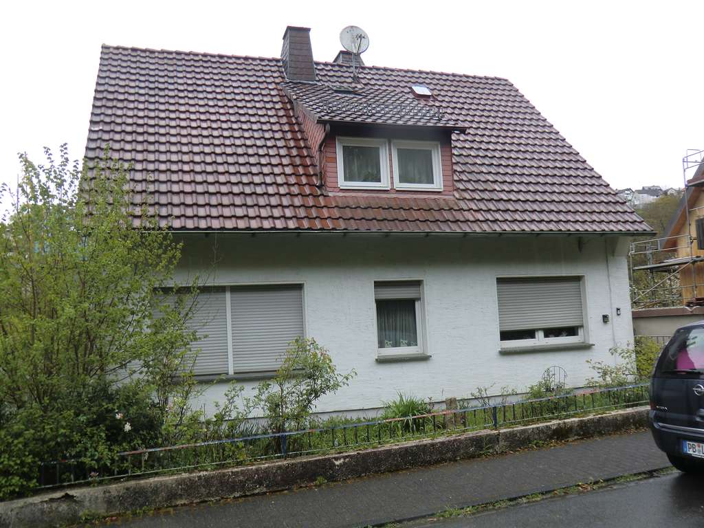 Immobilie in Büren - **   Preiswertes Wohnhaus direkt am Ringelsteiner Wald in Büren-Harth   ** - Bild 0