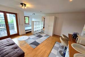 Schöne 1 Zimmer Wohnung mit großem Balkon (teilmöbliert)