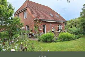 Traum für Familien: Gepflegtes Einfamilienhaus mit schönem Garten und Doppelcarport in Bienenbüttel – Die vollständige Adresse der Immobilie erhältst du vom Anbieter., 29553 Bienenbüttel – Vorschaubild 1