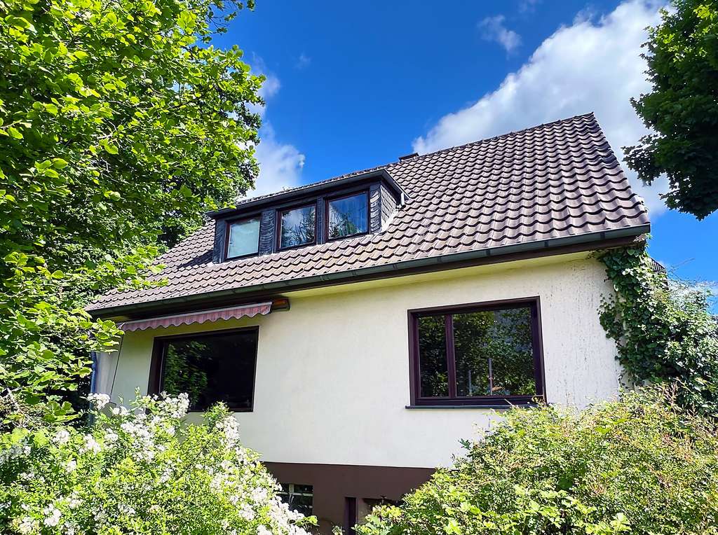 🏡 Fünf Zimmer. Drei Etagen. Ein Zuhause. Einfamilienhaus in Siegburg! Keller. Garage. Garten 🌳