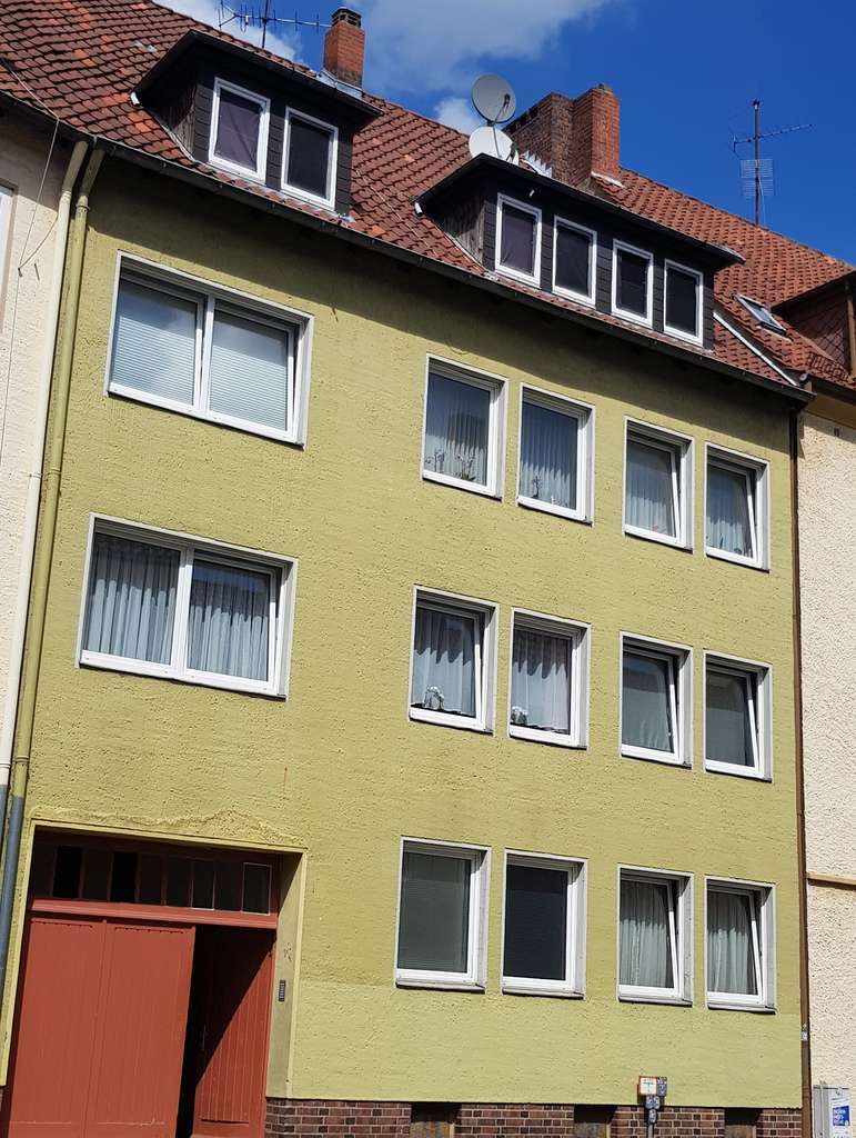 4-FamHaus mit Zufahrt auf Innenhof - begehrte Lage