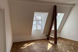 Exklusiv sanierte 2,5‑Zimmer‑DG‑Altbauwohnung mit Südbalkon in Bestlage Maxvorstadt