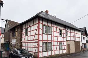 Denkmalgeschütztes Fachwerkhaus mit Innenhof – seltenes Potenzial in Wershofen