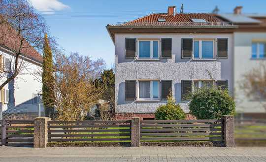 Sanierungsbedürftige Doppelhaushälfte mit großem Grundstück in Karlsruhe-Durlach