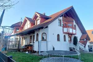 Großzügiges 7,5 Zimmer-Einfamilienhaus im Landhausstil mit Garten, Kamin und Garage!