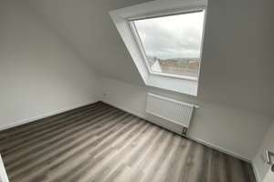 Ihr neues Zuhause: Helle 3,5 Zimmer im Dachgeschoss – Brunnenstraße 28, 42105 Elberfeld, Wuppertal – Vorschaubild 3