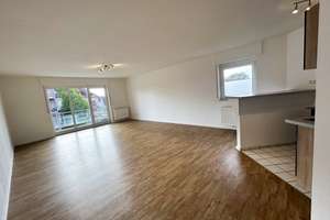 Große und helle 1-Zimmer-Wohnung im 2. Obergeschoss, mit Küchenzeile, Balkon & Stellplatz