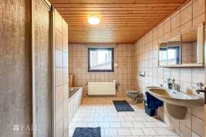 Arbeiten und Wohnen: Landhaus mit Produktionshallen und Spänesilo! – Borken (Kreis) – Vorschaubild 17