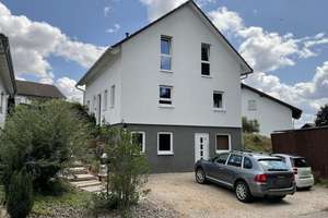 Attraktives Wohnhaus mit Einliegerwohnung – Die vollständige Adresse der Immobilie erhältst du vom Anbieter., 72178 Waldachtal – Vorschaubild 2