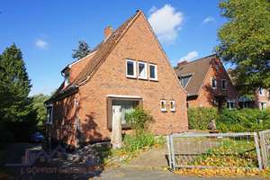 Ein Einfamilienhaus  im Stadtteil Hassee mit sehr großen Grundstück wartet aus Sie! – Die vollständige Adresse der Immobilie erhältst du vom Anbieter., 24113 Hassee, Kiel – Vorschaubild 1