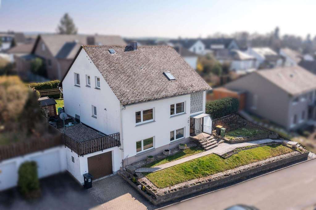 Immobilie in Altweidelbach - Großzügiges Ein- bis Zweifamilienhaus mit Garage und gemütlichem Wintergarten - Bild 2