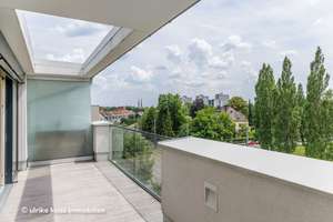 Darüber nur der Himmel! Sonniger Balkon mit Blick zum Park! Textilviertel! Holzböden! EBK! – Am Schäfflerbach 1a, 86153 Am Schäfflerbach, Augsburg – Vorschaubild 2