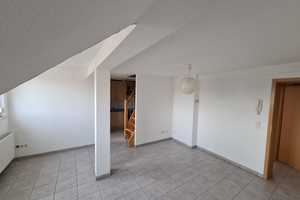 Neuwertige 1,5-Raum-Dachgeschosswohnung mit Einbauküche in Mönchengladbach – Aachener Straße 214, 41061 Mönchengladbach – Vorschaubild 1