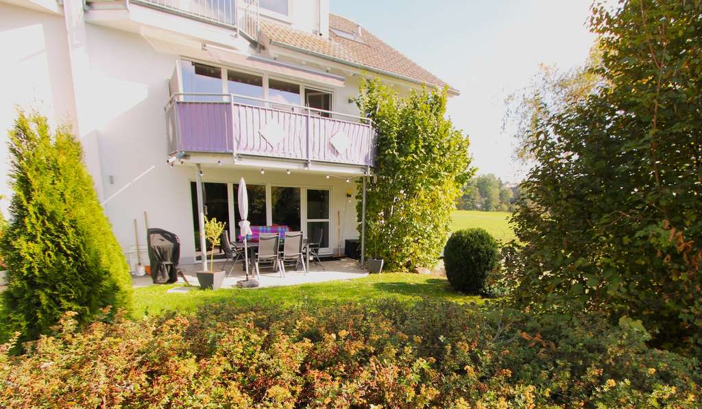 Immobilie in Dunningen - Helle 4-Zimmer-Wohnung mit eigenem Garten und zusätzlichen Büroräumen mit 24 m²! - Bild 0