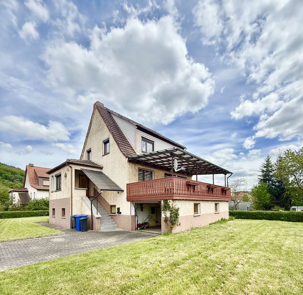 großzügiges EFH mit Garage, Keller und tollem Garten im Herzen von Wasungen zu verkaufen