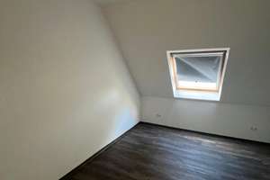 Geräumige Loftwohnung in Bochum | Einbauschrank und Küche | Garage direkt vor der Haustür – Werner Hellweg 83, 44803 Laer, Bochum – Vorschaubild 2