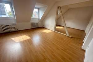 LICHTDURCHFLUTETE 3-ZIMMER-WOHNUNG MIT DACHBODEN IN TOPQUARTIER