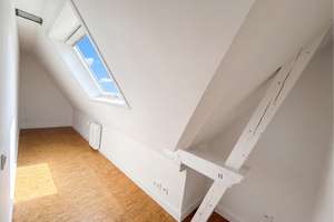 Lichtdurchflutete Dachgeschosswohnung in begehrter Villenlage – Butenfeld 3, 22529 Lokstedt, Hamburg – Vorschaubild 4