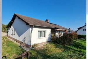 * Oestrich-Winkel: Massiver Bungalow (saniert ab 2012) auf 723 m² großem Grundstück * – Rheingau-Taunus-Kreis – Vorschaubild 2
