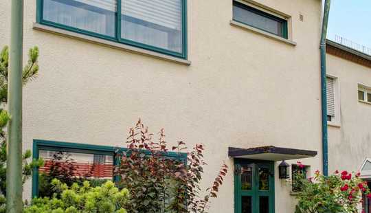 Bild von Ihr neues Zuhause mit Potenzial in Hanau – renovierungsbedürftig, aber mit viel Platz für Ihre Ideen