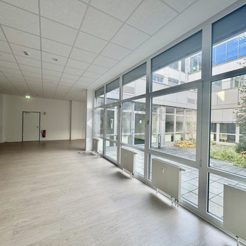 Bürogebäude – ideal für Schulungs- oder Bildungseinrichtungen 