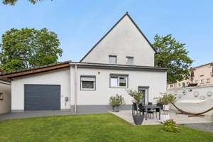 Wohnen am Heinrich-Lersch-Platz – Charmantes Einfamilienhaus mit modernem Wohnkomfort