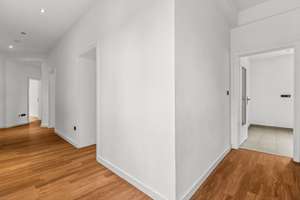 Großzügige 4 Zimmerwohnung mit gutem Zuschnitt in ruhiger Lage – Die vollständige Adresse der Immobilie erhältst du vom Anbieter., 40225 Stadtmitte, Düsseldorf – Vorschaubild 3