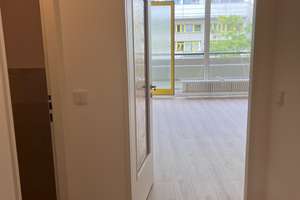 Modernisierte 1-Zimmer-Wohnung mit Balkon und Einbauküche in Berlin-Wilmersdorf / Schmargendorf – Schlangenbader Straße 17, 14197 Wilmersdorf, Berlin – Vorschaubild 2