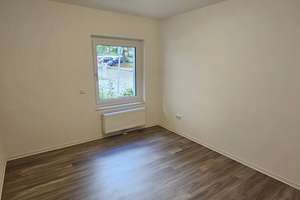 Schöne Wohnung: günstig geschnittene 2-Zimmer-Wohnung (WBS) – Hügelstr. 3, 24143 Gaarden-Ost, Kiel – Vorschaubild 2