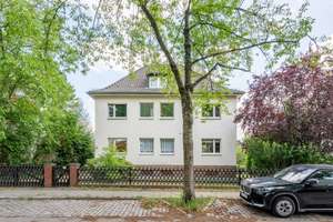 Mehrgenerationen-Traum: 3-Parteien Mehrfamilienhaus in Lichterfelde mit viel Entwicklungspotenzial – Die vollständige Adresse der Immobilie erhältst du vom Anbieter., 14167 Lichterfelde, Berlin – Vorschaubild 2