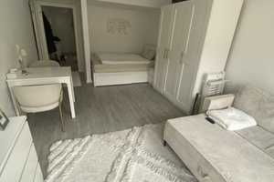 Helle möbilierte 1-Zimmerwohnung mit Balkon in Stadtmitte   – Oststraße 112, 40210 Düsseldorf – Vorschaubild 2