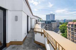 Helle Dachgeschosswohnung: Penthouse-Flair mit Panoramablick auf Dom und Fernsehturm – Die vollständige Adresse der Immobilie erhältst du vom Anbieter., 10179 Mitte (Ortsteil), Berlin – Vorschaubild 2