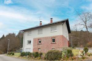 MG - Kaiserslautern (Breitenau): Einfamilienhaus mit Garten am Waldrand – Die vollständige Adresse der Immobilie erhältst du vom Anbieter., 67705 Stelzenberg – Vorschaubild 1