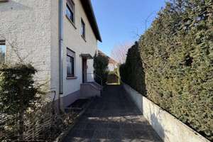 Entwicklungsfähiges 3-Familienwohnhaus in begehrter Ettlinger Lage! – Die vollständige Adresse der Immobilie erhältst du vom Anbieter., 76275 Ettlingen – Vorschaubild 4