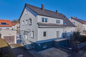 Gepflegte Doppelhaushälfte in zentraler Lage!  – Die vollständige Adresse der Immobilie erhältst du vom Anbieter., 72393 Burladingen – Vorschaubild 4