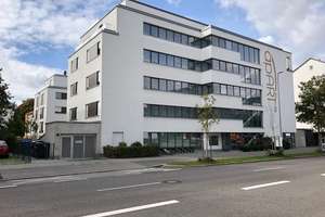 Exklusive 2-Zimmer Teilmöblierte Penthaus Wohnung mit Dachterrasse, EBK, Aufzug und TG-Stellplatz  – Die vollständige Adresse der Immobilie erhältst du vom Anbieter., 85053 Südost, Ingolstadt – Vorschaubild 2